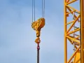 Czym się różni dźwig od żurawia? Kluczowe różnice i zastosowania