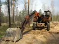 Ile zarabia operator koparki na godzinę w Polsce? Zaskakujące różnice!