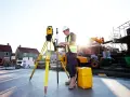 Co robi geodeta w terenie? Poznaj kluczowe obowiązki i techniki