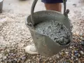 Piasek czy żwir do wylewki - co wybrać dla trwałej podłogi?
