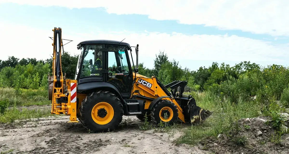 Ile kosztuje kurs na koparko ładowarkę? Ceny i porównania ośrodków szkoleniowych