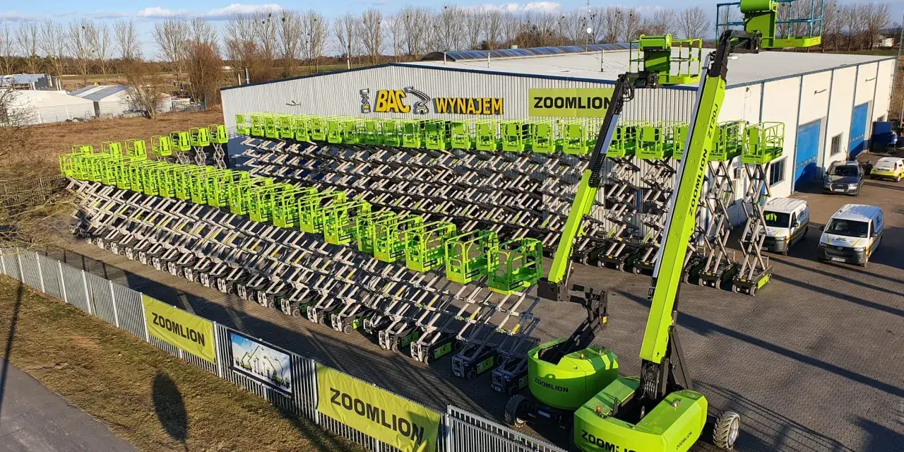 Duże zapasy podnośników nożycowych i przegubowych marki Zoomlion. Sprawdź, ile kosztuje godzina pracy zwyżki.