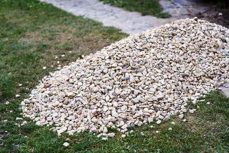 Kruszywo z recyklingu – co to jest i dlaczego warto je stosować?