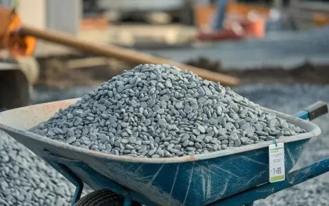 Ile kosztuje tona żwiru do betonu? Sprawdź aktualne ceny i różnice