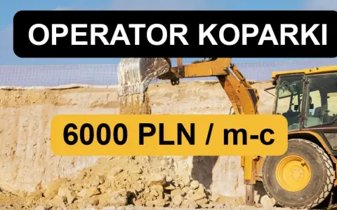 Operator koparki jednonaczyniowej pracuje na budowie, przesuwając ziemię. Oferta pracy: 6000 PLN/m-c.