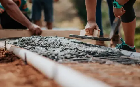 Jak wybrać najlepszy beton na fundament, aby uniknąć problemów?