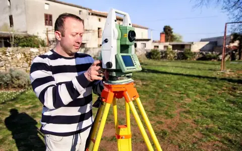 Ile kosztuje wydzielenie działki przez geodetę? Sprawdź ceny i czynniki wpływające na koszty