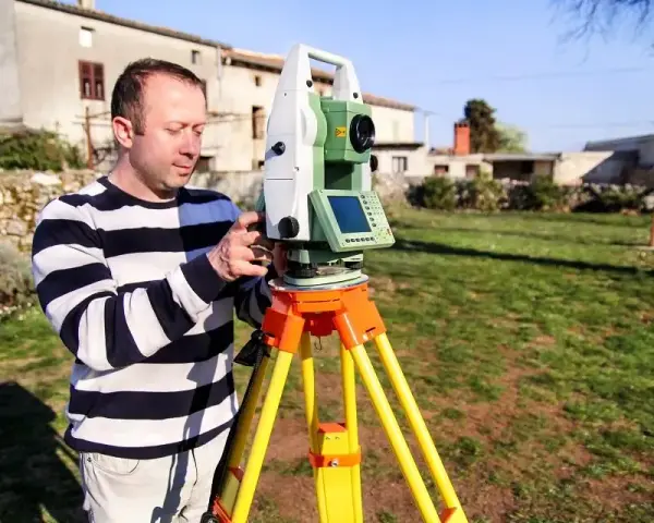 Ile kosztuje wydzielenie działki przez geodetę? Sprawdź ceny i czynniki wpływające na koszty