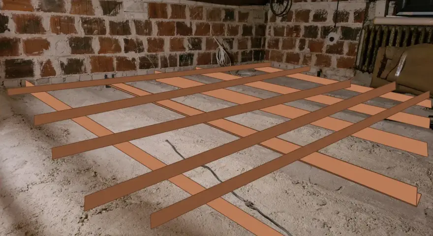 Nowa podłoga z płyt OSB na starych legarach, przygotowana do remontu strychu.