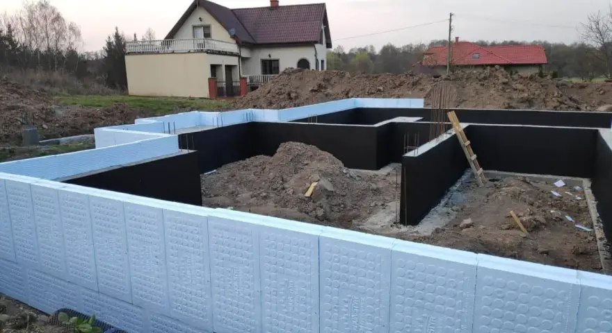 Jaka grubość styropianu na fundament? Kluczowe informacje i porady