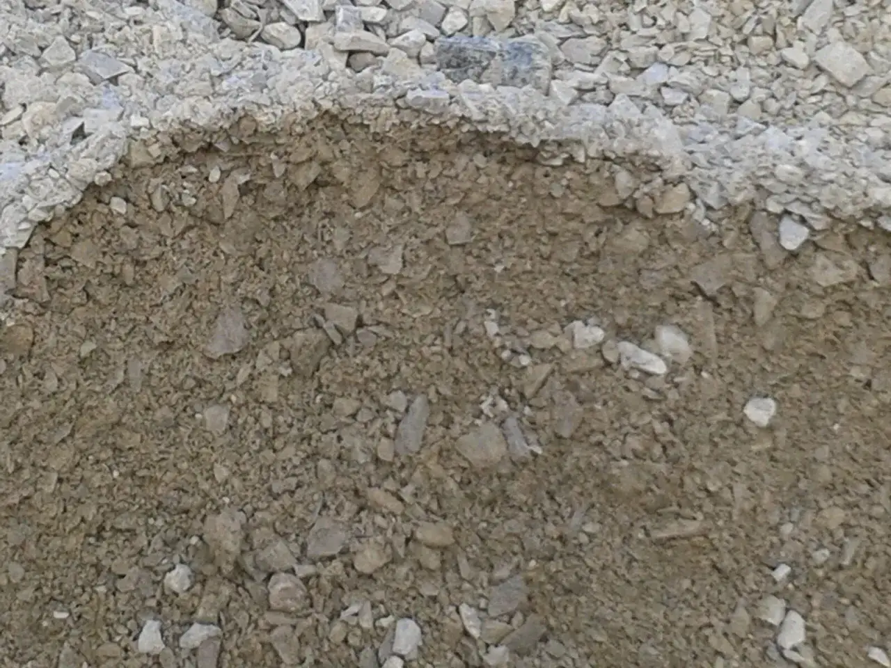 Warstwa kruszywa 0-63 mm. Zastanawiasz się, ile waży 1m3 kruszywa 0-63? Oto odpowiedź w naturze.
