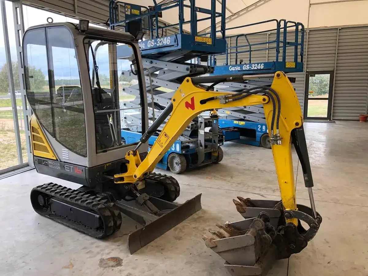 Minikoparka Wacker Neuson ET16 gotowa do pracy. Sprawdź atrakcyjną cenę usług minikoparką!